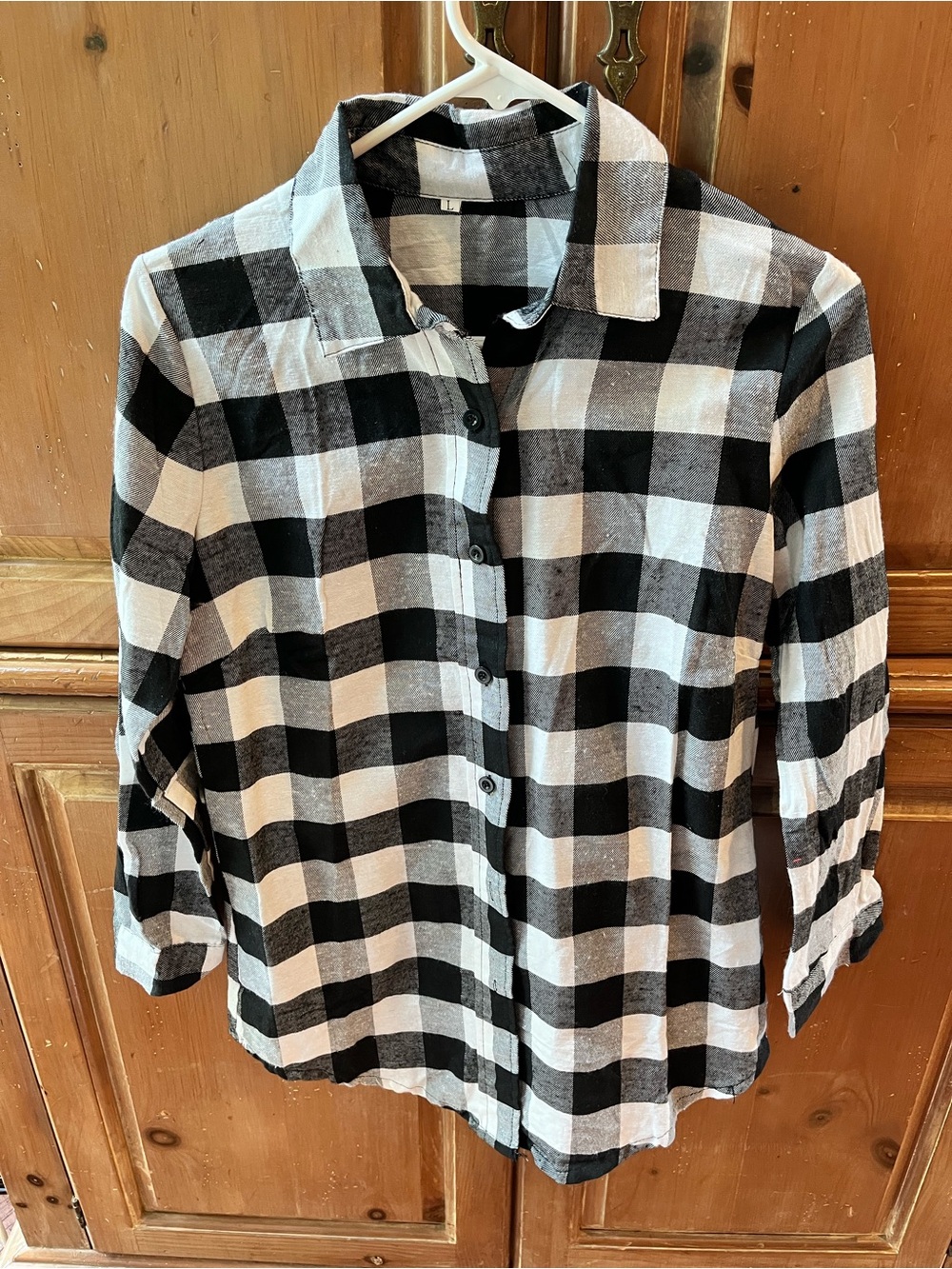 NEW!! WOMENS BLACK & WHITE BUFFALO CHECK COLLARED CASUAL SHIRT. LARGE.